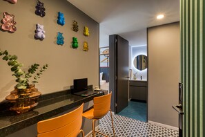 Superior Studio | Private kitchen | Full-size fridge, microwave, stovetop, coffee/tea maker - ULIV Condesa (Mexico City)