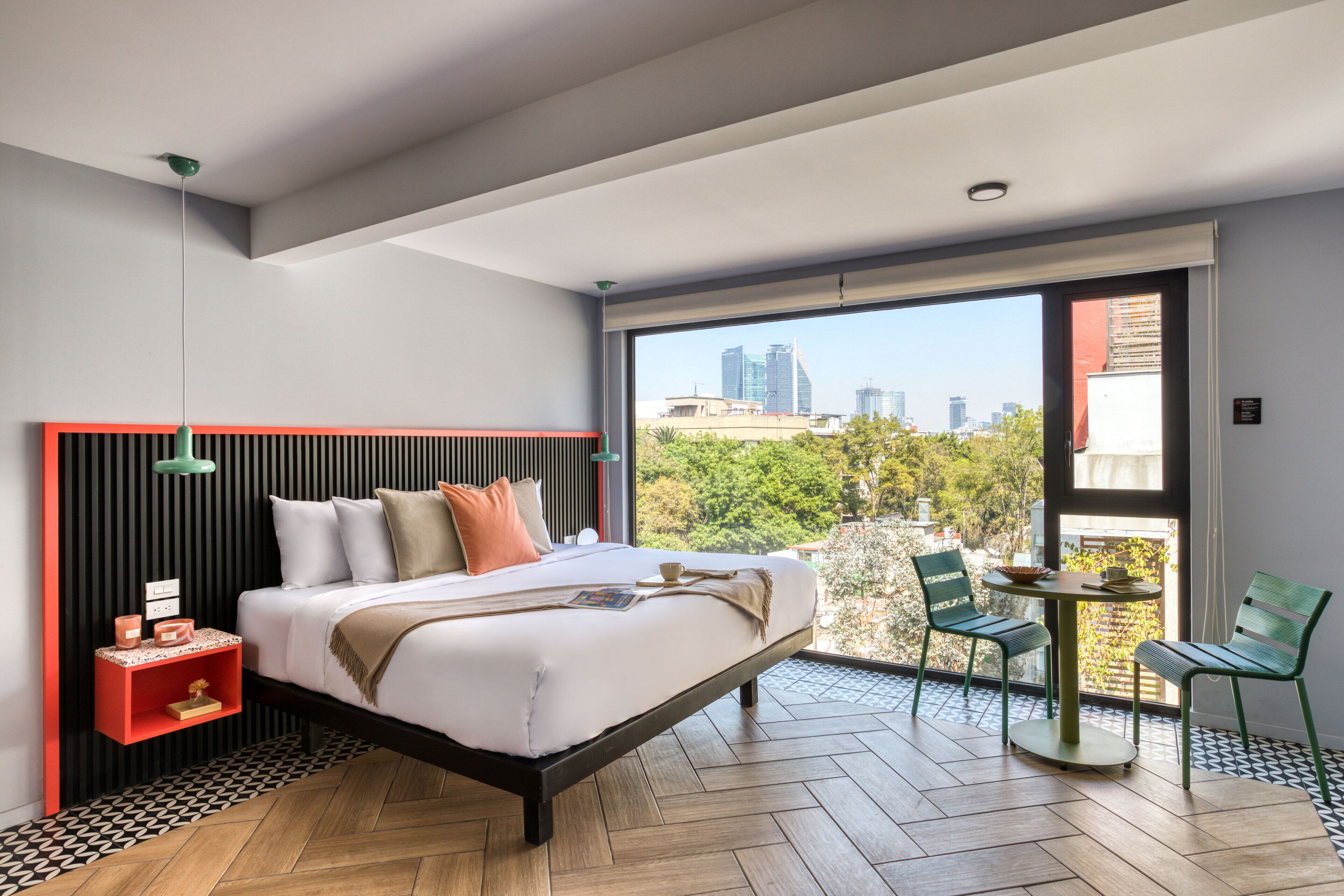 Estudio de diseñador | Caja de seguridad en la habitación y decoración personalizada 