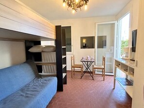 TV - Studio near beach, private parking, pets allowed (Le Barcarès)