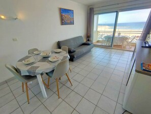 Dining - Renovated 2-bedroom apt facing sea, balcony, 4 pers (Canet-Plage)