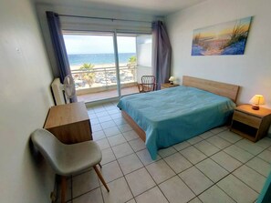 1 bedroom - Renovated 2-bedroom apt facing sea, balcony, 4 pers (Canet-Plage)