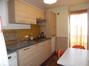 Fridge, microwave, stovetop - Air-conditioned two-room sea view, near port (Canet-Plage)