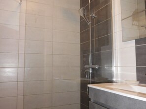 Bathroom - Air-conditioned two-room sea view, near port (Canet-Plage)