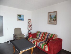 TV - Air-conditioned two-room sea view, near port (Canet-Plage)