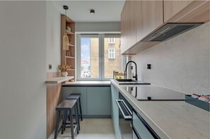 Microwave, oven, stovetop, dishwasher - Beautiful 2-bedroom apartment in charming Gdańsk in the old town (Gdańsk)