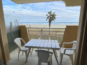 Outdoor dining - Modern T2 in Canet Beach - 4 pers, sea view balcony (Canet-Plage)