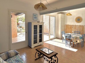 Interior - Charming Village House, 50m from Beach, Terrace & Garden, Up to 4 Guests (Le Barcarès)