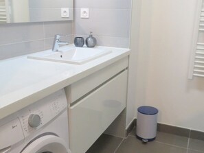 Hair dryer - Stunning Apartment Near Beach with Pool & Parking - Le Barcarès (Le Barcarès)
