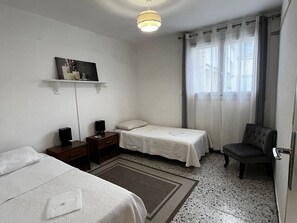 2 bedrooms - 2-Bedroom Flat, 50m from the beach, near center (Canet-en-Roussillon)