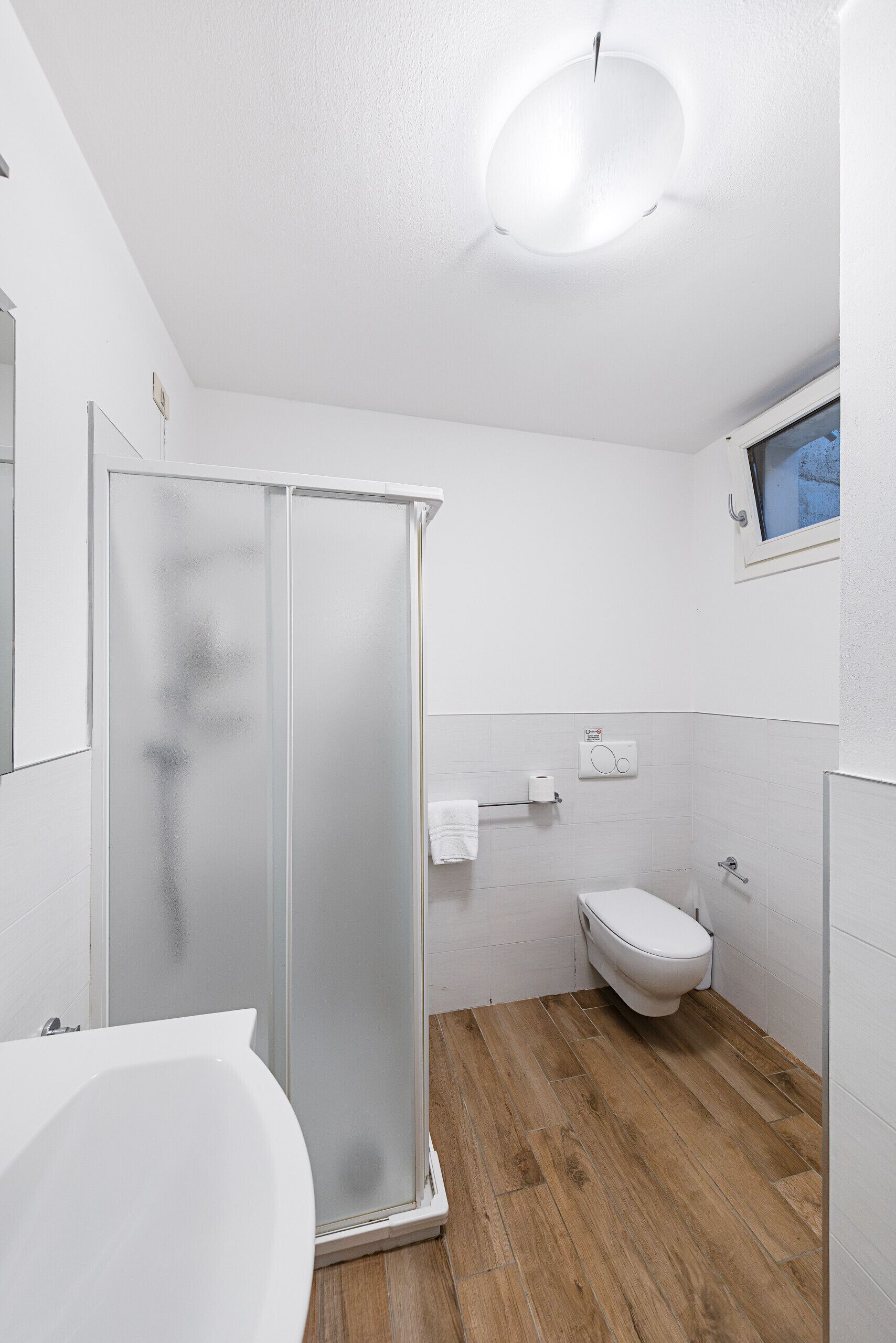 Dusche, Haartrockner, Bidet, Handtücher