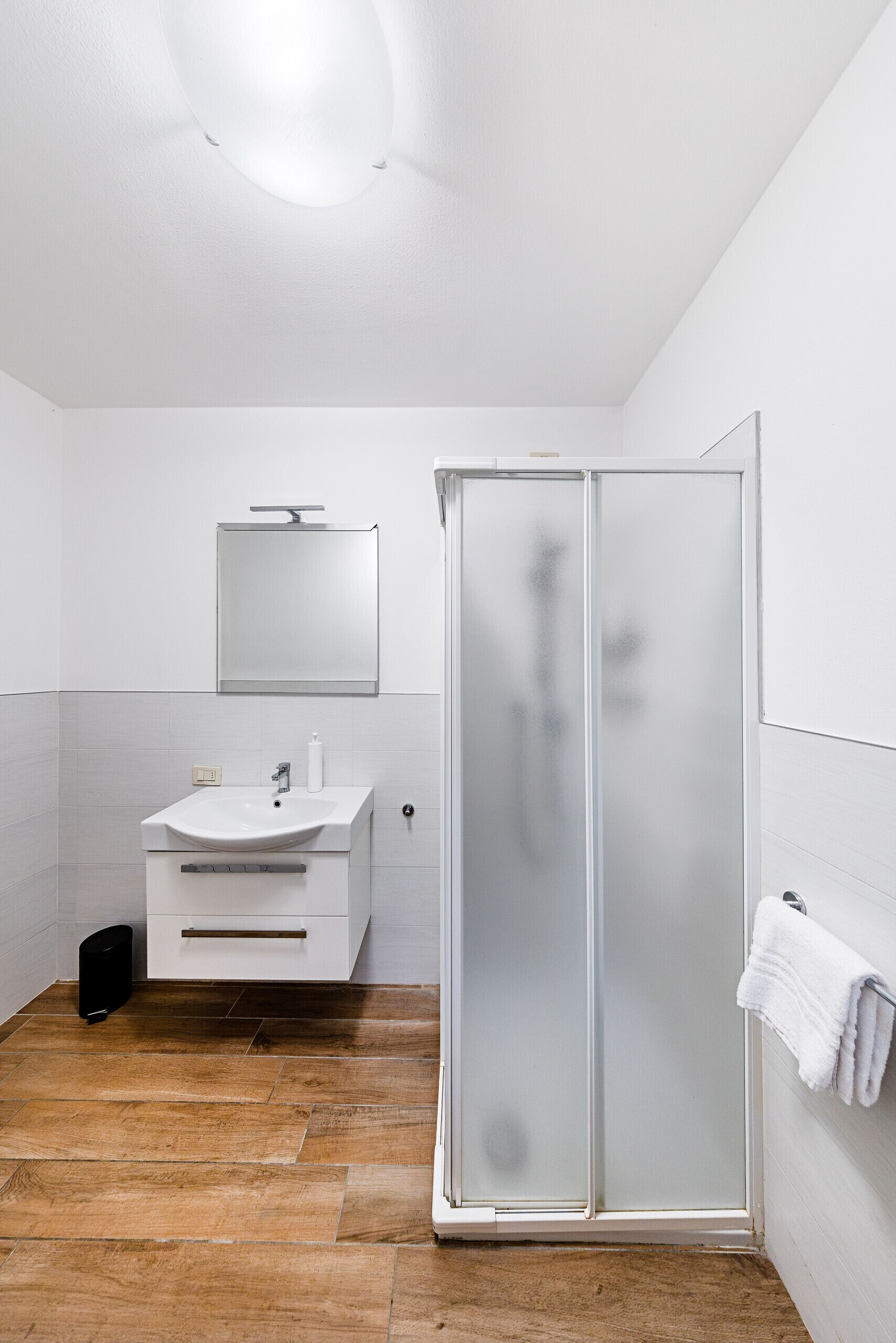 Dusche, Haartrockner, Bidet, Handtücher