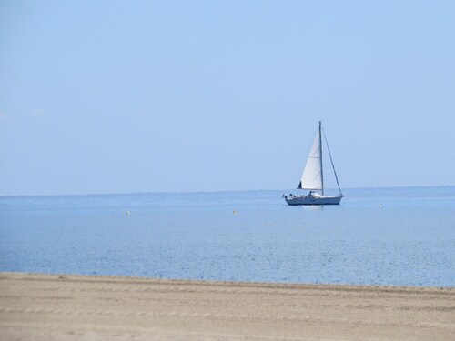 Ground Floor Apartment with Direct Beach Access, Sleeps 4