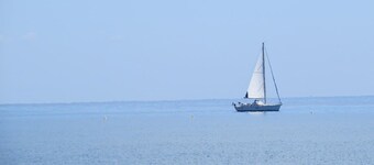 Ground Floor Apartment with Direct Beach Access, Sleeps 4