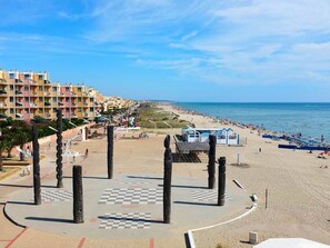 Beach nearby - Cozy House with Pool, 500m from Beach, Sleeps 5, Le Barcarès (Le Barcarès)