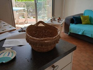 TV - Studio Cabin Canet Beach for 4 – Elevator, Marina View (Canet-en-Roussillon)