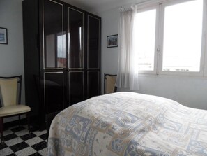 1 bedroom - Spacious 1BR apartment for 4 with parking near beach in Canet-Plage (Canet-Plage)