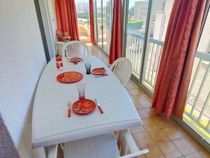 Dining - Pleasant 3-Room Apartment with Terrace and Parking in Canet-Port (Canet-Plage)