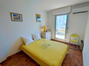 2 bedrooms - Pleasant 3-Room Apartment with Terrace and Parking in Canet-Port (Canet-Plage)