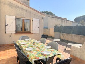Outdoor dining - Quiet house near beach, pets allowed, parking (Le Barcarès)