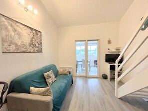 TV - Peaceful apartment near the sea with parking (Le Barcarès)