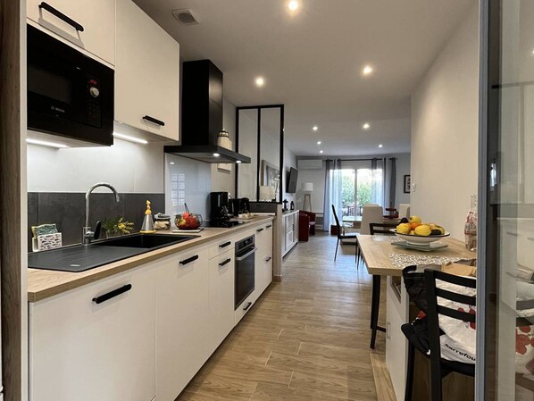 Fridge, microwave, oven, dishwasher