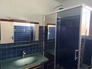 Bathroom - 3-room apartment with terrace and parking in Canet-Plage (Canet-Plage)
