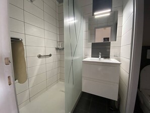 Bathroom - 2* Apartment with Balcony and Parking - Port Canet (Canet-Plage)