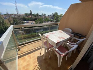 Outdoor dining - 2* Apartment with Balcony and Parking - Port Canet (Canet-Plage)