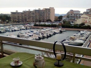 Property grounds - 1-Bedroom Apartment with Private Parking and Balcony in Canet Plage (Canet-en-Roussillon)