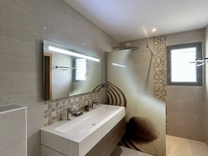 Hair dryer - Contemporary Villa with Private Pool and Air Conditioning 15min to Beaches (Perpignan)