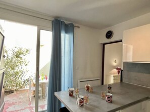 Interior - Cozy Apt Near Beach with Terrace, Parking & AC – Le Barcarès (Le Barcarès)