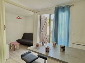 Interior - Cozy Apt Near Beach with Terrace, Parking & AC – Le Barcarès (Le Barcarès)