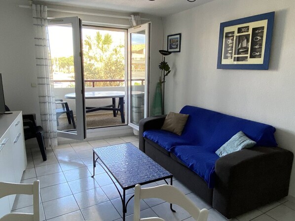 TV - 3-room apartment, port view, for 6 in Canet-Plage (Canet-Plage)