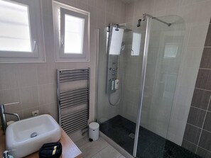Bathroom - Modern villa with air conditioning and Wi-Fi, near beach for 6 people (Canet-en-Roussillon)