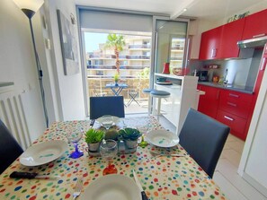 Dining - Elegant 1-Bedroom Apartment in Canet-Plage - Parking Included (Canet-Plage)