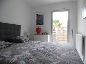 1 bedroom - Elegant 1-Bedroom Apartment in Canet-Plage - Parking Included (Canet-Plage)