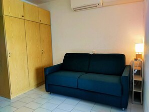 TV - Renovated studio 4 pers sea view with parking and air conditioning (Canet-Plage)