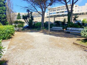 Property grounds - Renovated studio 4 pers sea view with parking and air conditioning (Canet-Plage)