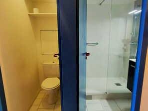 Bathroom - Renovated studio 4 pers sea view with parking and air conditioning (Canet-Plage)