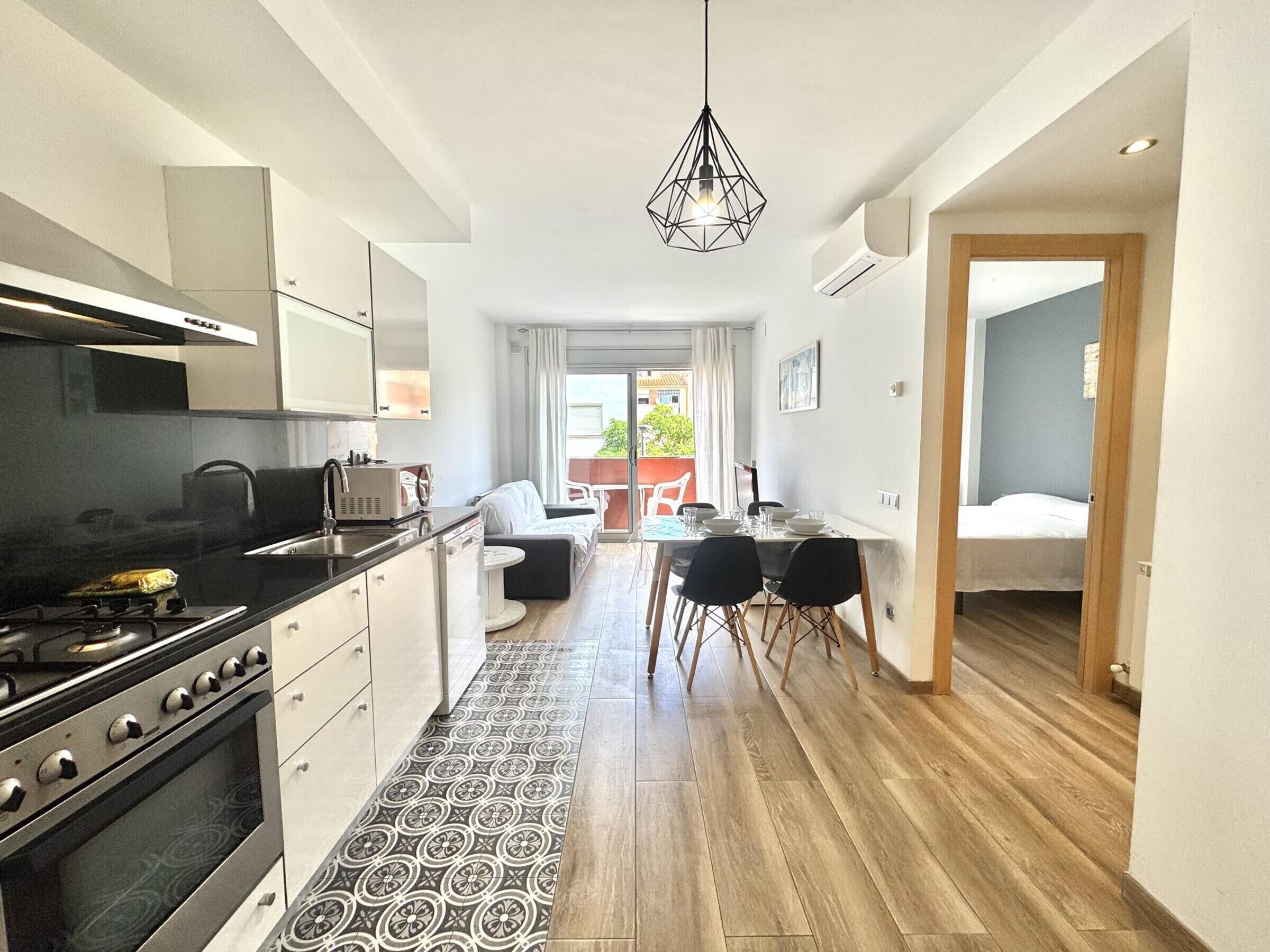 冷蔵庫、電子レンジ、オーブン、食器洗い機