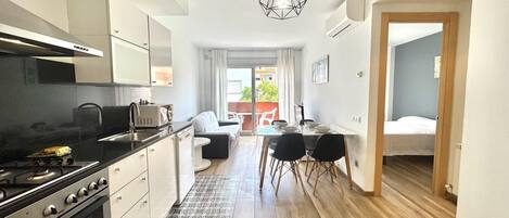 Fridge, microwave, oven, dishwasher