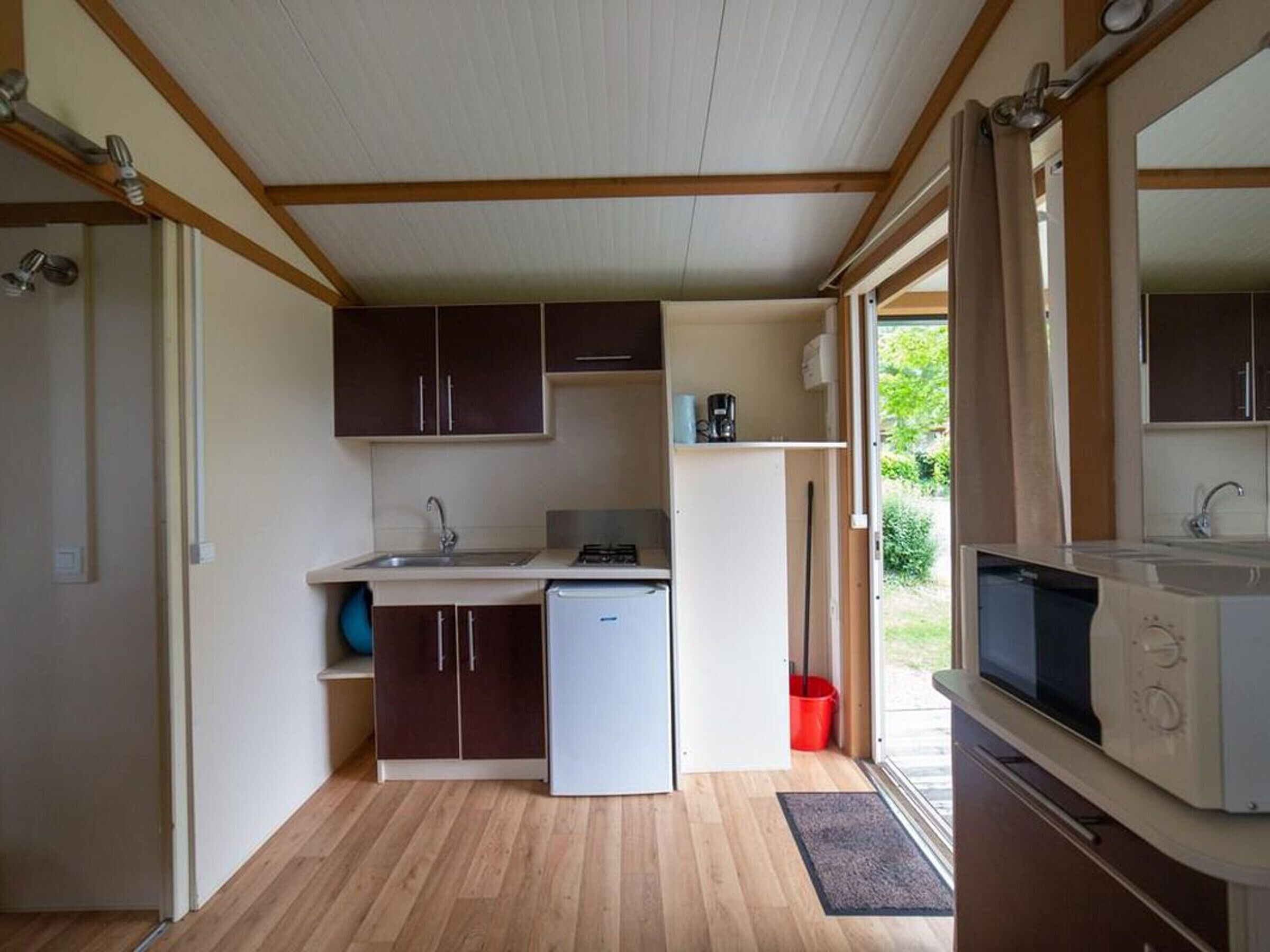 Réfrigérateur, micro-ondes, four, cafetière/bouilloire