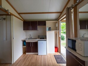 Réfrig érateur, micro-ondes, four, cafetière/bouilloire