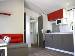 Interior - Mobile Home with Terrace in Bénodet, 4 Pers. (Bénodet)