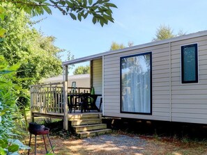 Outdoor dining - Mobile Home with Terrace in Bénodet, 4 Pers. (Bénodet)