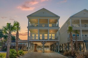 Exterior - Almost Heaven on Sunset-Pool-Walk to Beach (Murrells Inlet)