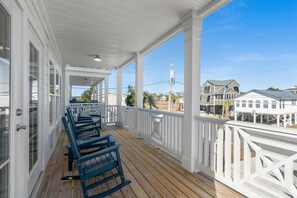 Terrace/patio - Almost Heaven on Sunset-Pool-Walk to Beach (Murrells Inlet)