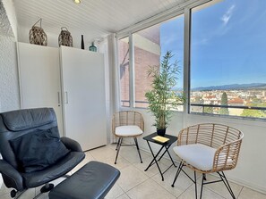 Interior - Apartment with 2 Bedrooms, Terrace, and Private Parking, 500m from Roses Beach (Roses)