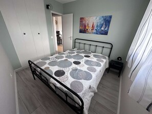 1 bedroom - Beautiful renovated 2-room apartment with air conditioning and private parking for 4 in Port Camargue (Le Grau-du-Roi)