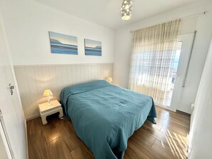 2 bedrooms - Apartment in Roses with parking, terrace, sea view for 4 people, 600m from the beach (Roses)